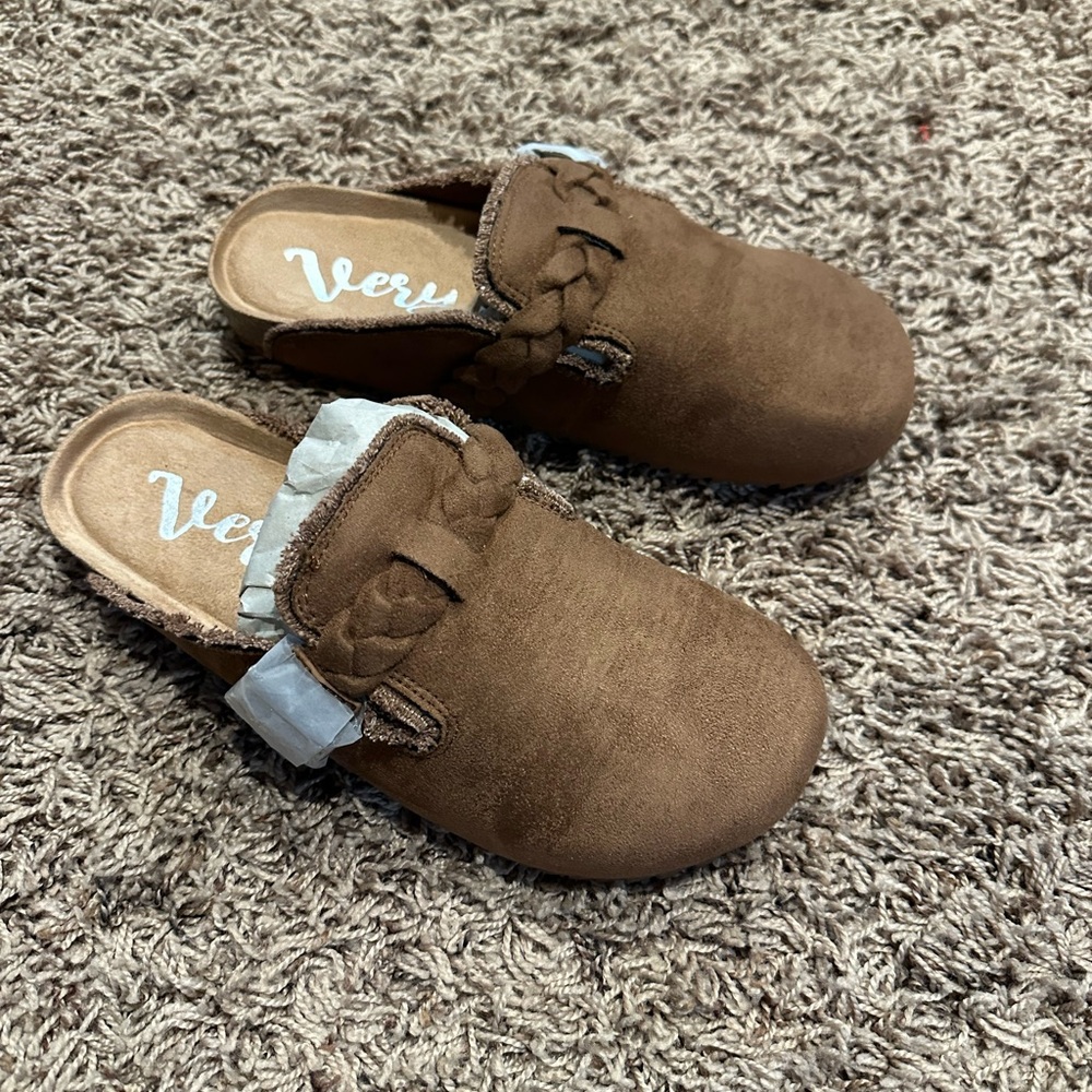 New Very G Clogs